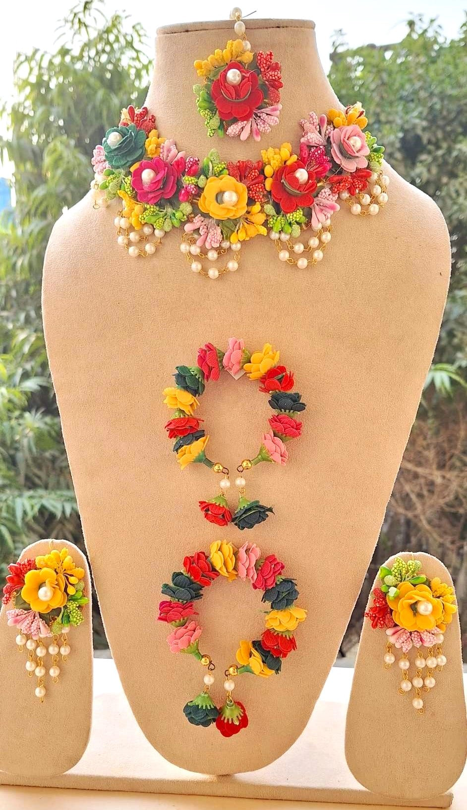 Multicolor Floral Jewellery Set For Bridal Haldi Mehandi Ceremony