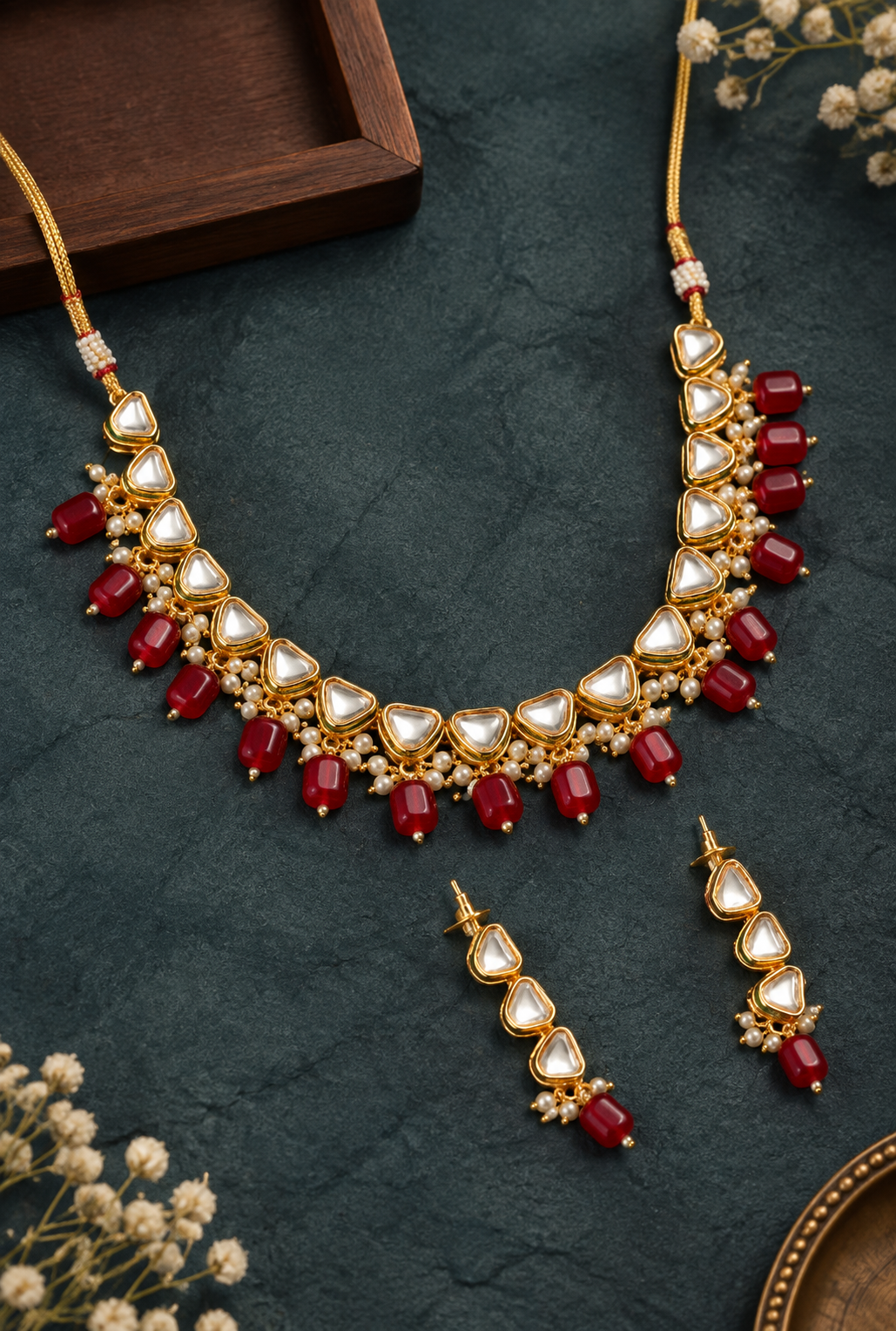 Fashionable & Unique Gold Plated Pearl Kundan Alloy Necklace Set