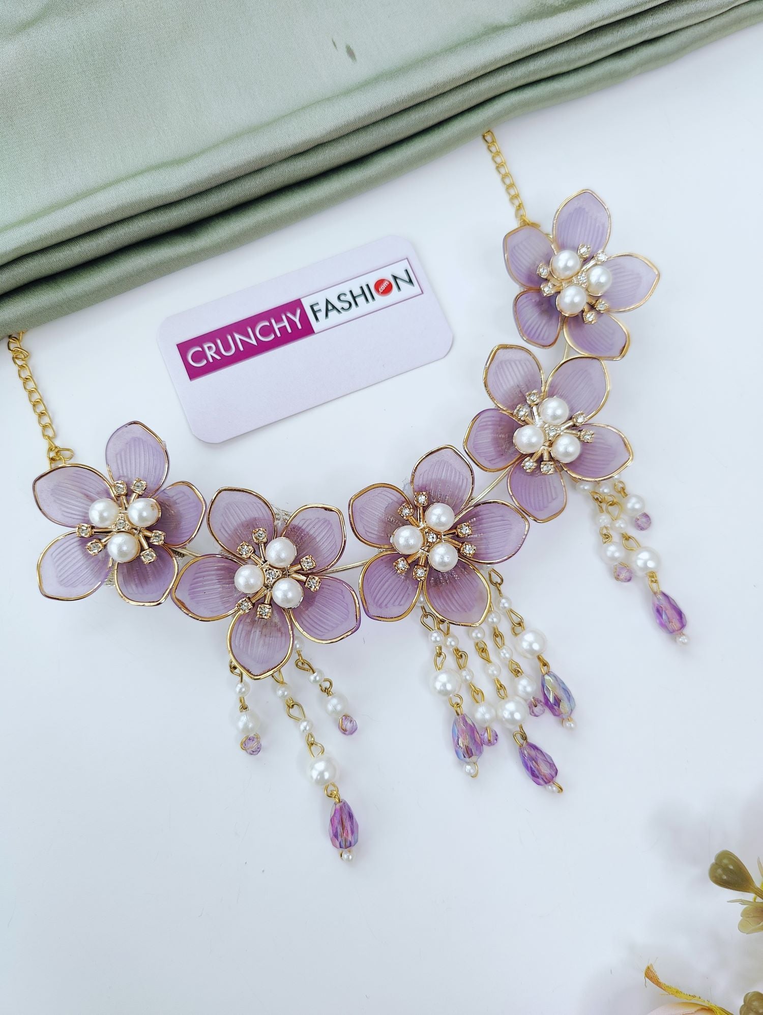 Handmade floral jewelry design, lightweight elegant pearl necklace