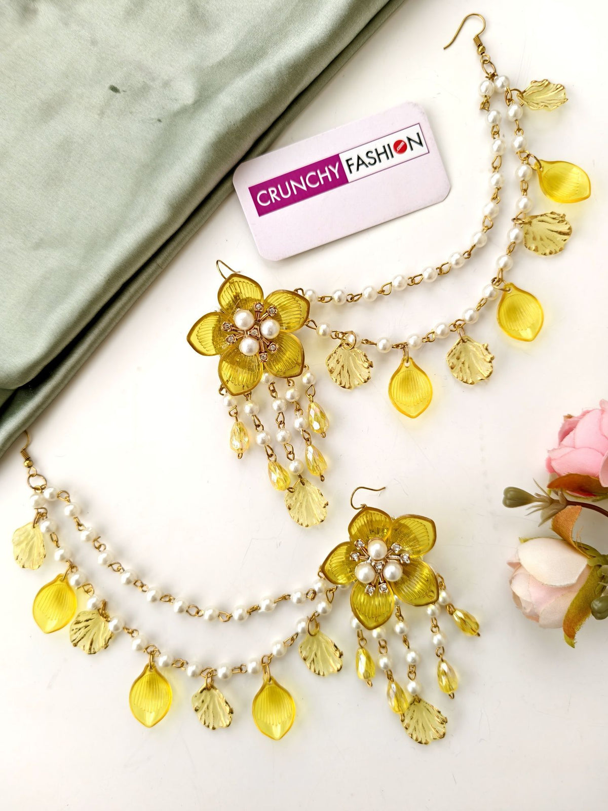 Yellow acrylic flower jewellery set with elegant pearl necklace