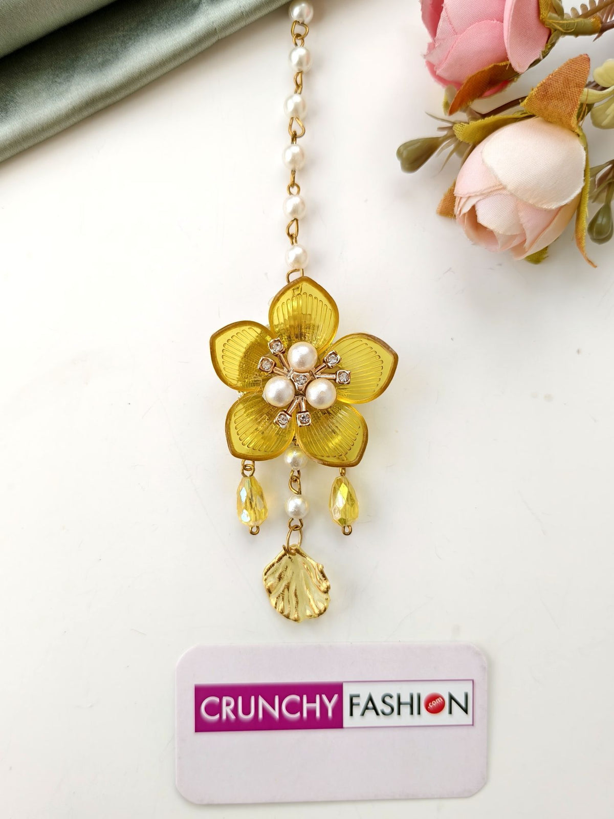 Yellow acrylic flower jewellery set with elegant pearl necklace