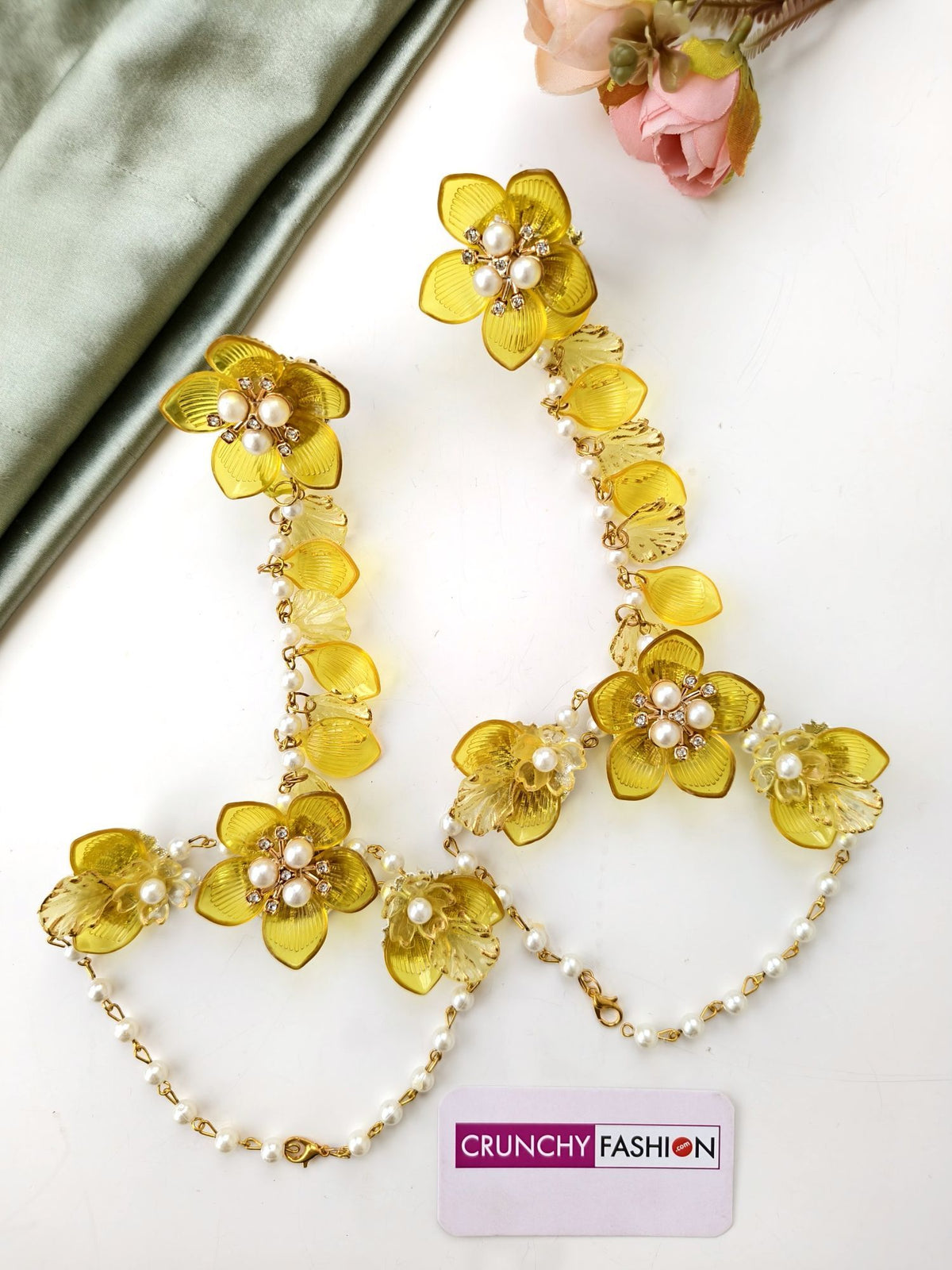 Yellow acrylic flower jewellery set with elegant pearl necklace