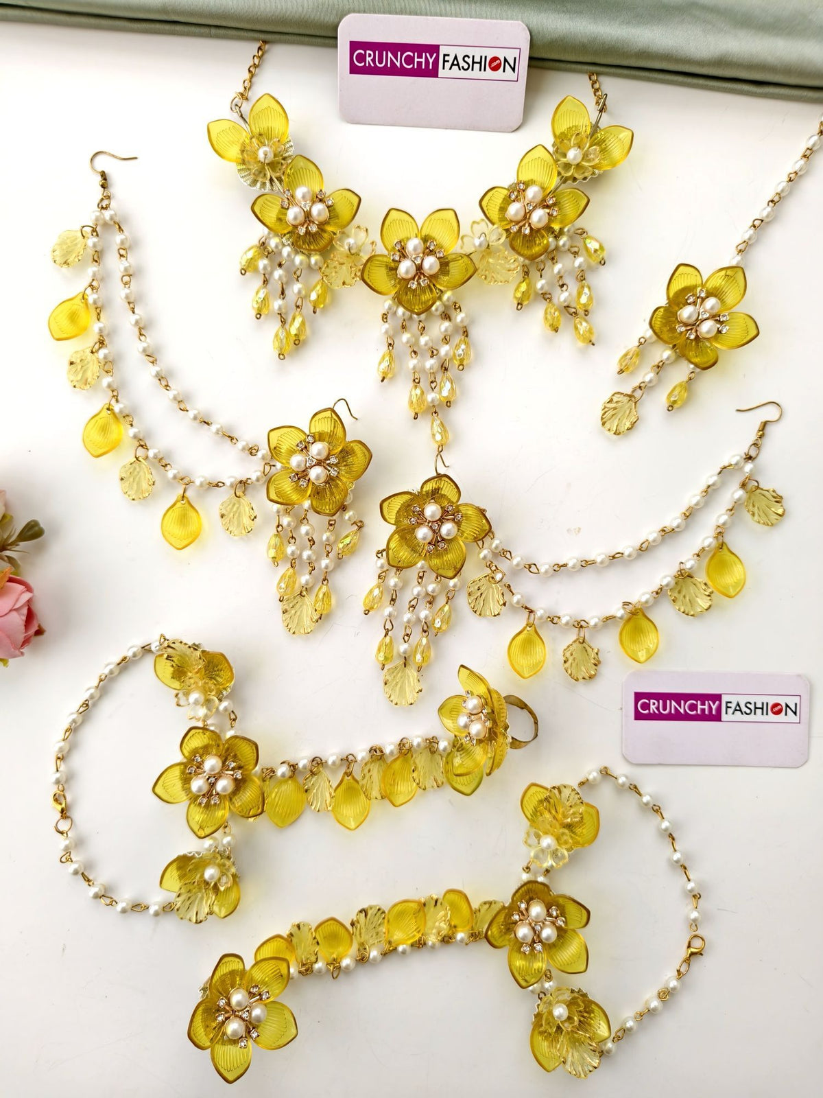 Yellow acrylic flower jewellery set with elegant pearl necklace