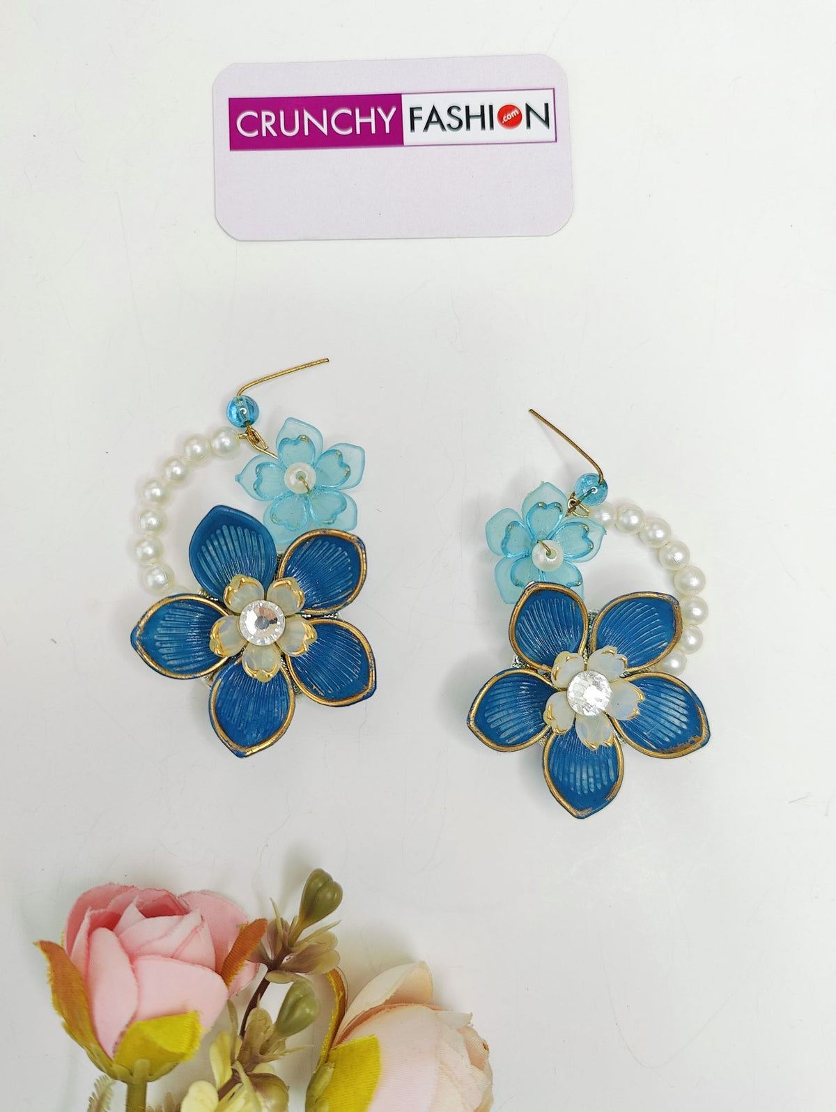 Blue-white acrylic flower jewellery set for Haldi Mehndi bridal