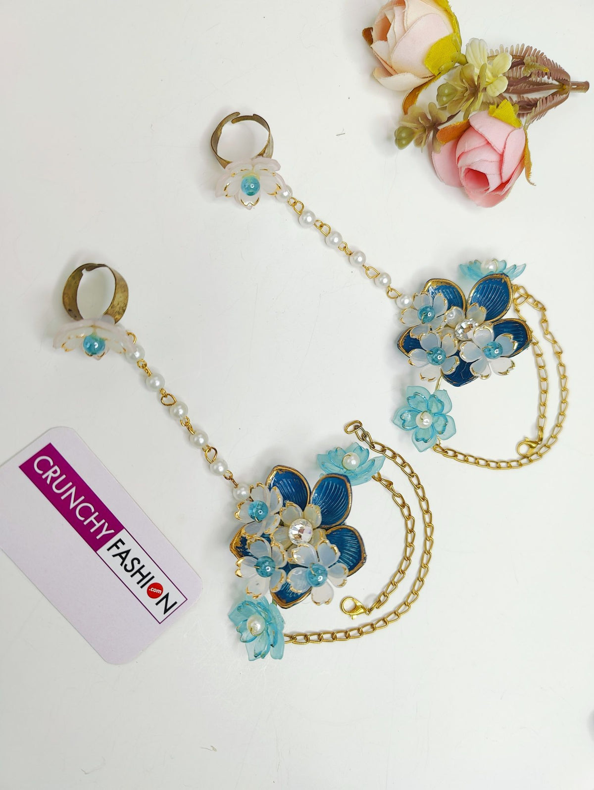 Blue-white acrylic flower jewellery set for Haldi Mehndi bridal