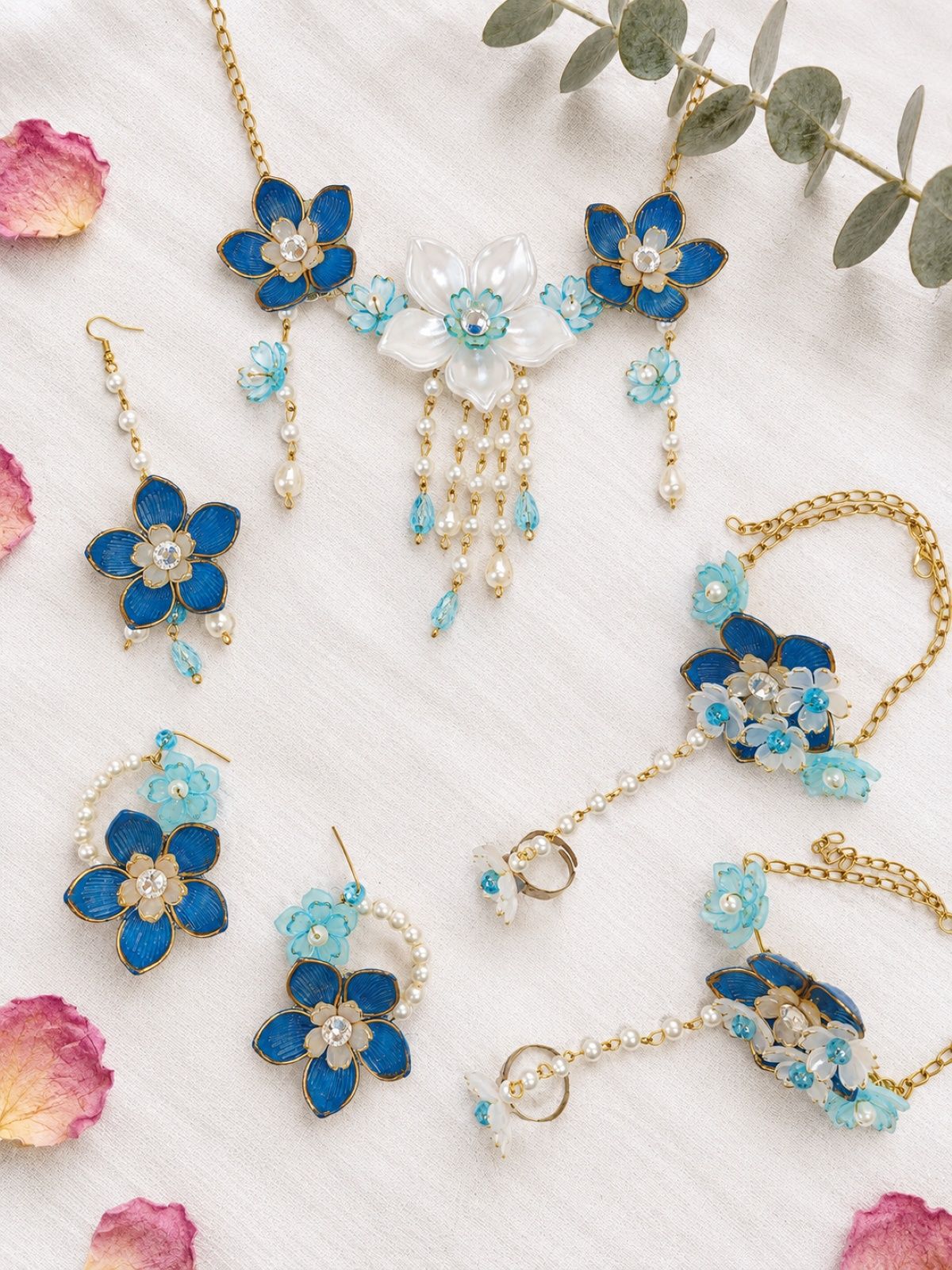Blue-white acrylic flower jewellery set for Haldi Mehndi bridal