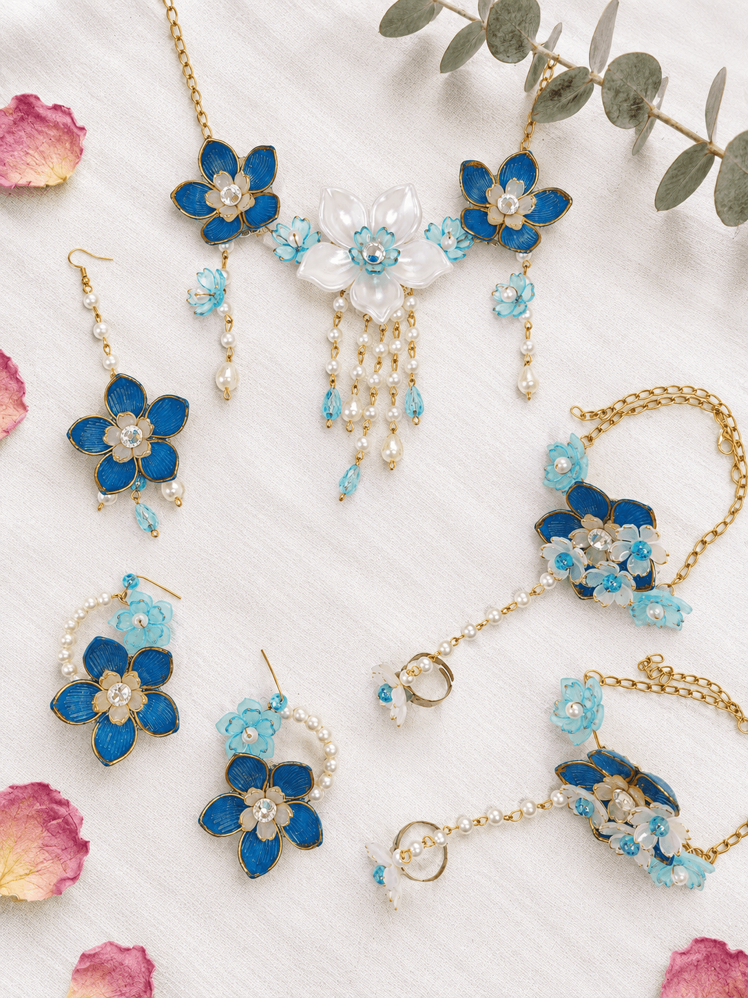 Blue-white acrylic flower jewellery set for Haldi Mehndi bridal