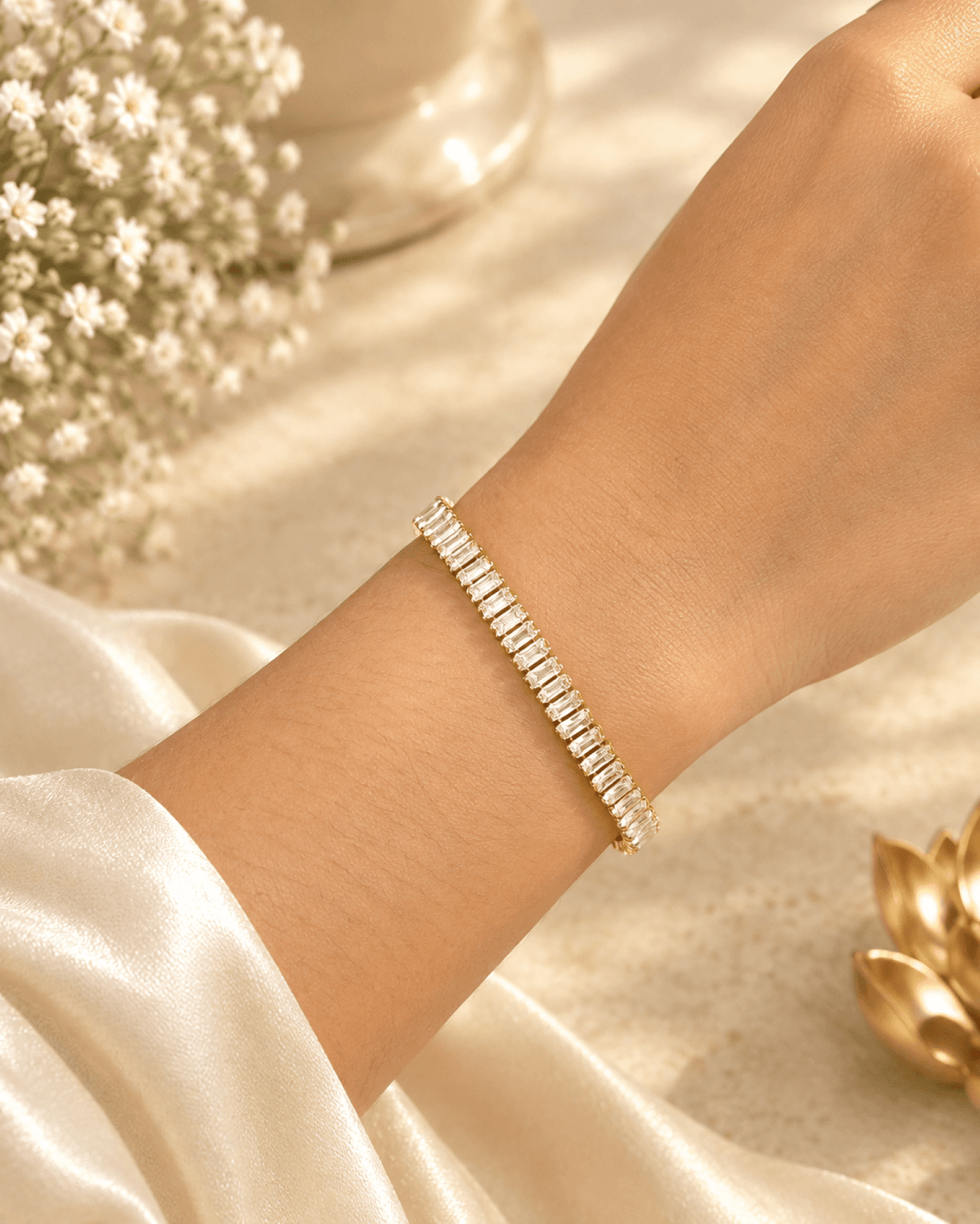 Gold flower tennis bracelet for women, stainless steel, adjustable, anti-tarnish, minimalist design
