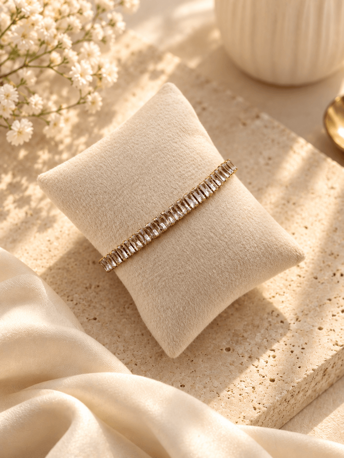 Gold flower tennis bracelet for women, stainless steel, adjustable, anti-tarnish, minimalist design