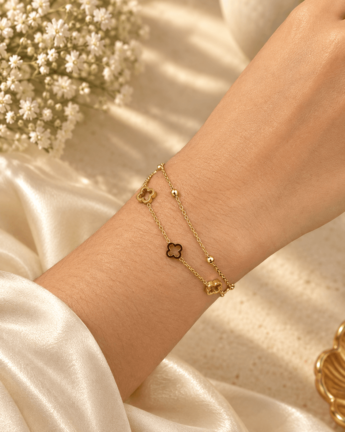 anti tarnish clover charm bracelet for women, gold tone stainless steel