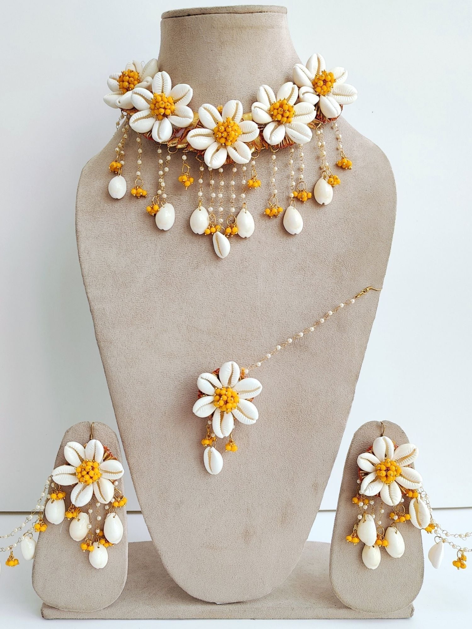 Yellow and white seep moti flower-themed baby shower jewellery set for women, including necklace, earrings, and more.