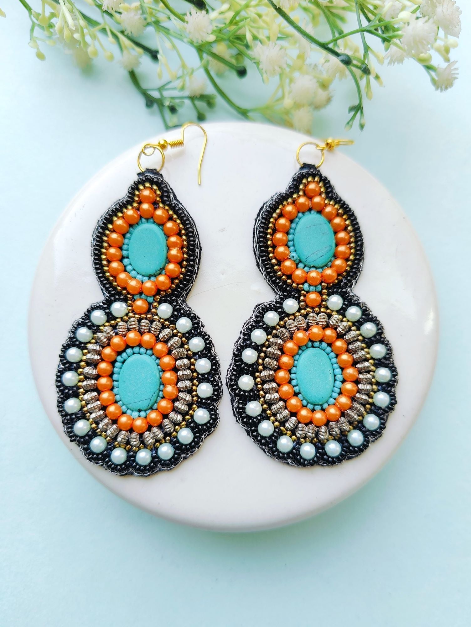 Pink beaded handmade earrings with tribal design, ideal for women and girls at festivals, weddings or parties. Antique themed, from the HANDICRAFT collection.