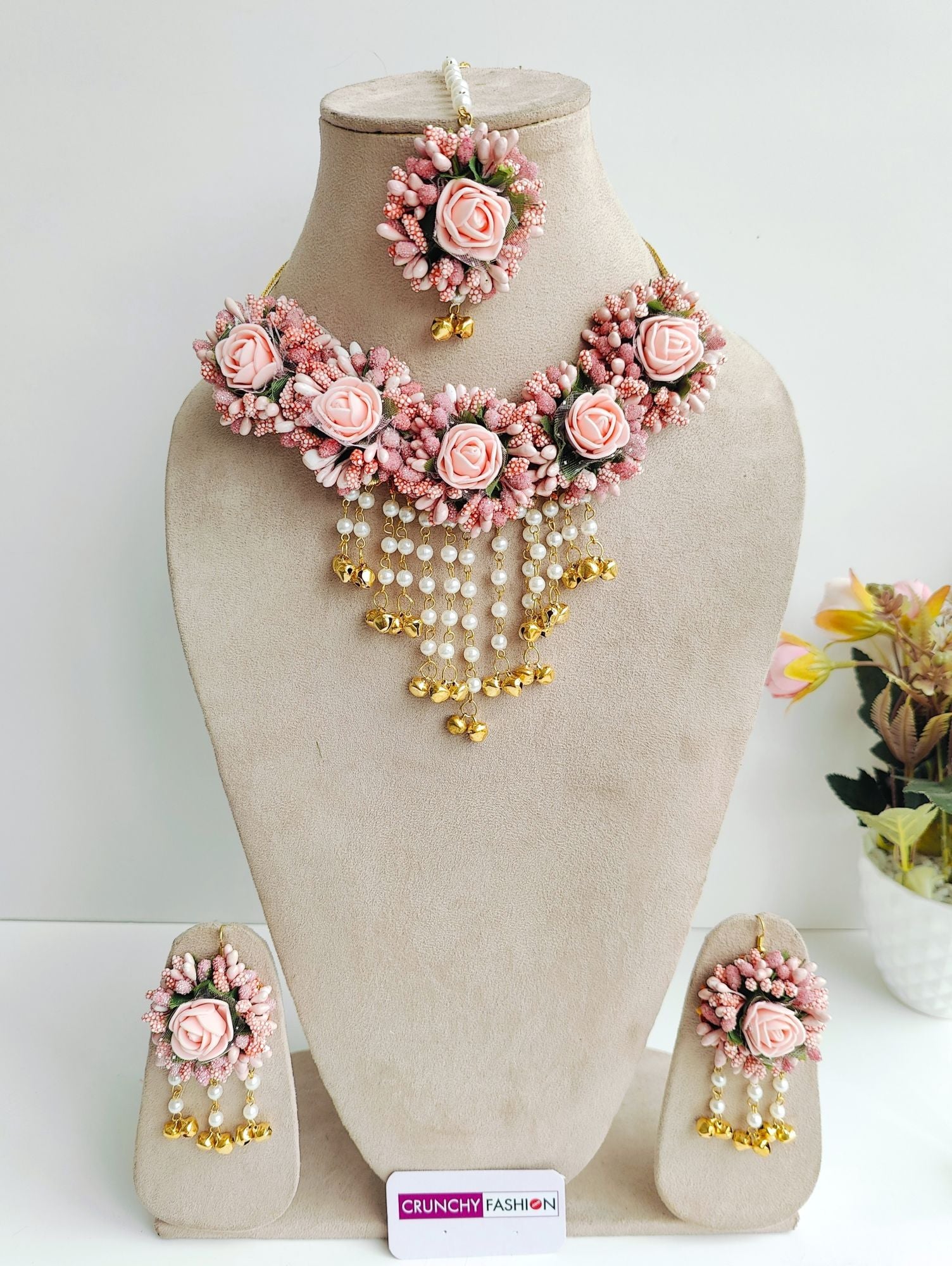 Floral-themed Blush pink jewellery set for Mehandi, Haldi, baby shower. Latest Handicraft artificial flowers jewelry