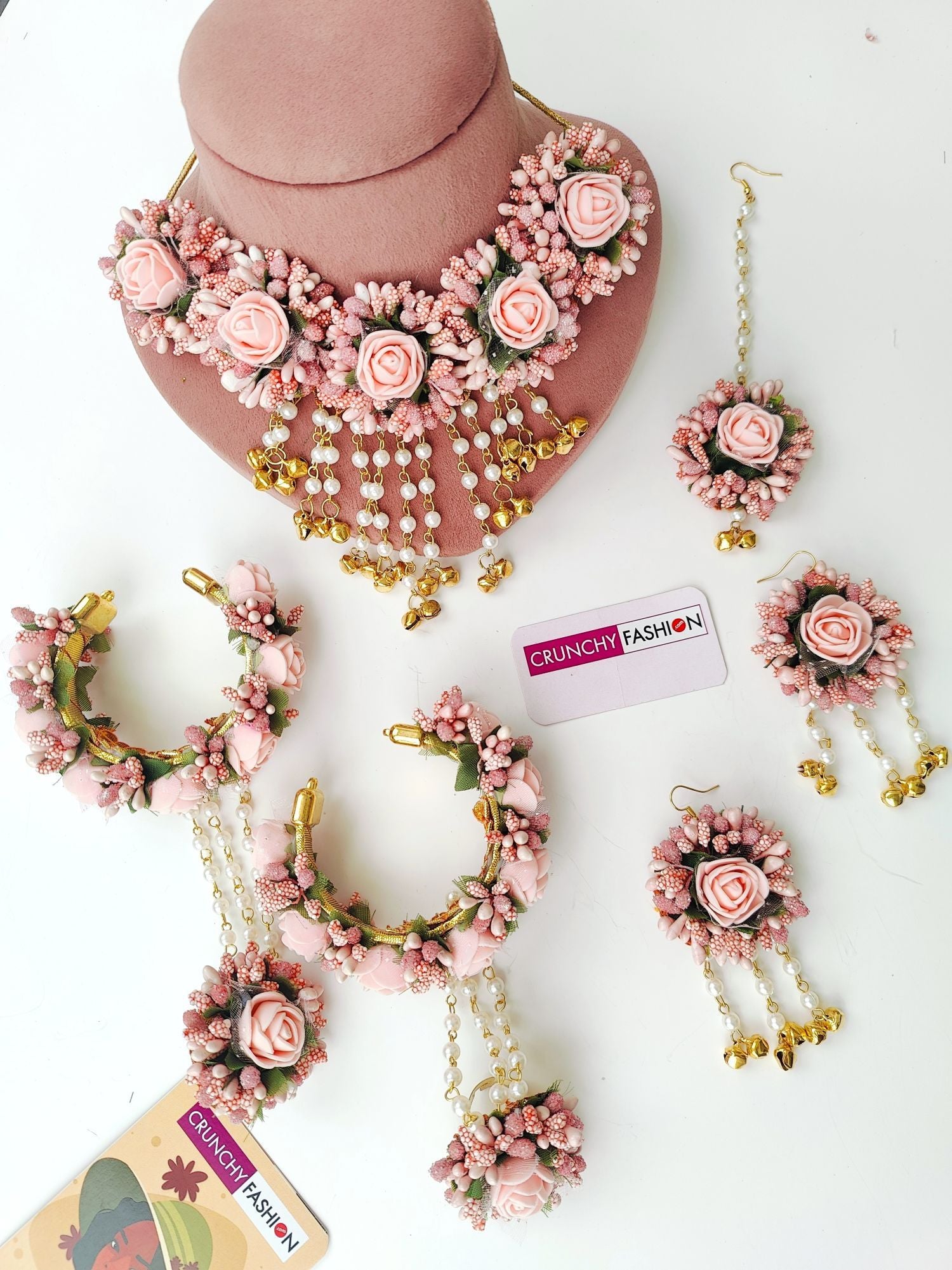 Floral-themed Blush pink jewellery set for Mehandi, Haldi, baby shower. Latest Handicraft artificial flowers jewelry