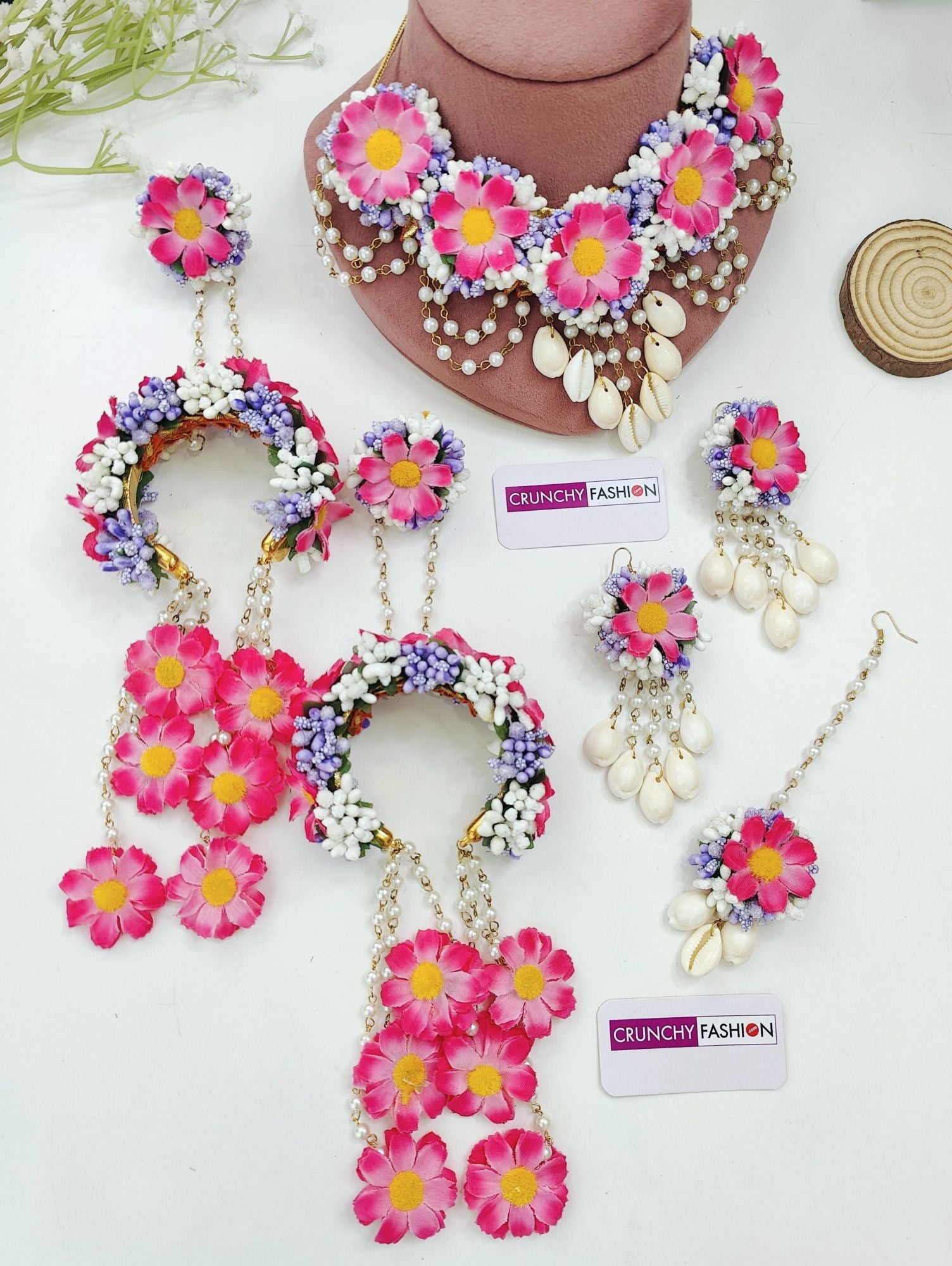 Lavender-Pink Flowers Jewellery Set for Mehandi, part of the HANDICRAFT collection, ideal for women