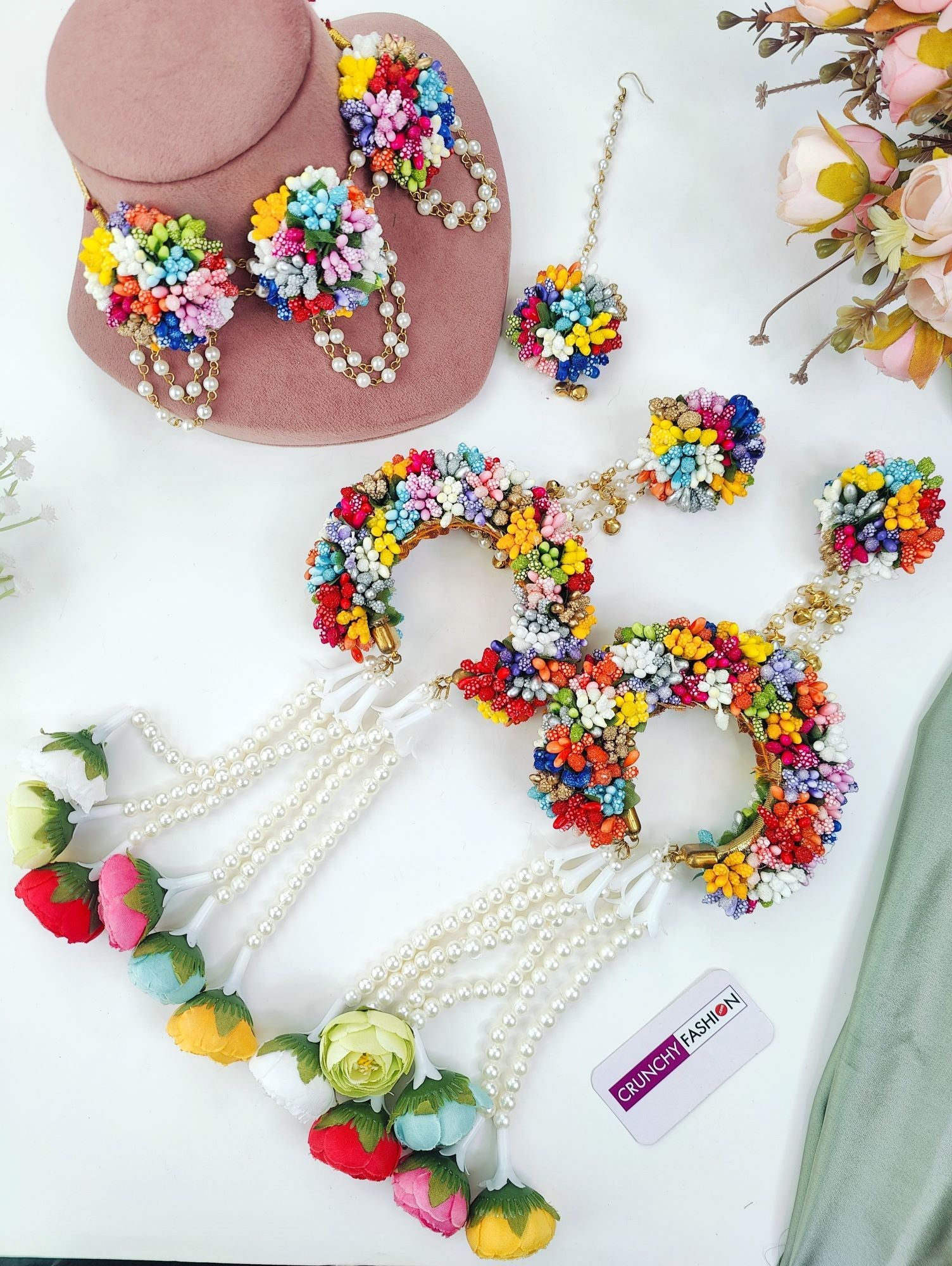 Multicolored floral jewellery set for women, ideal for Mehandi events, from the HANDICRAFT collection