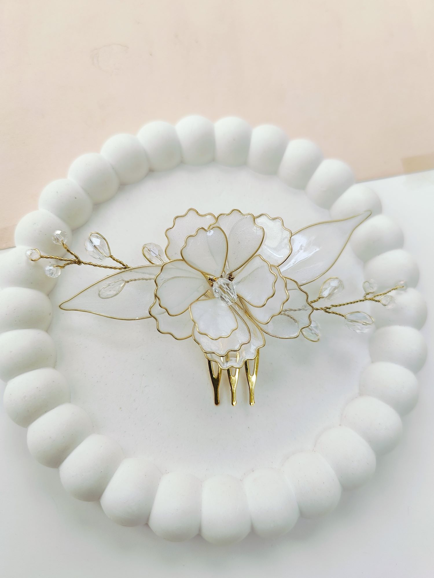 white resin rose hair accessory comb, floral jewellery for haldi