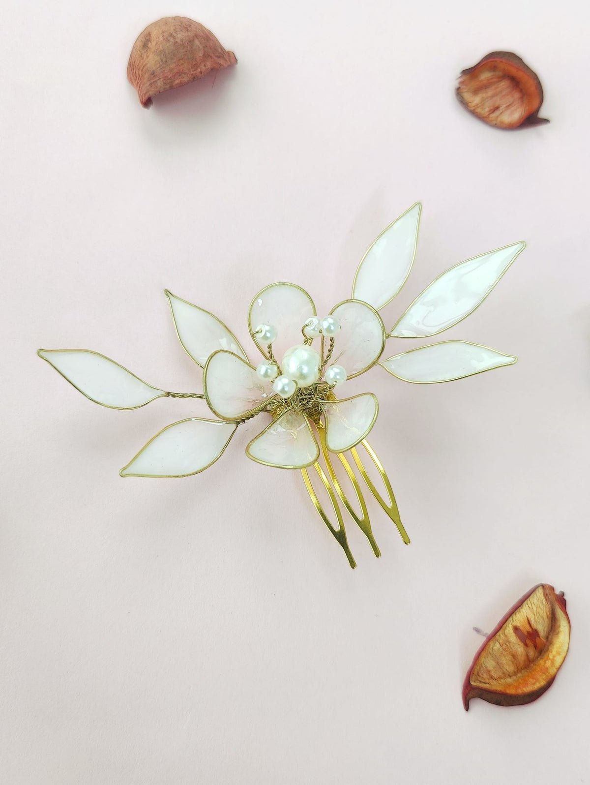 White and pink floral resin hair comb for women, wedding or haldi accessory, gold plated, polished finish