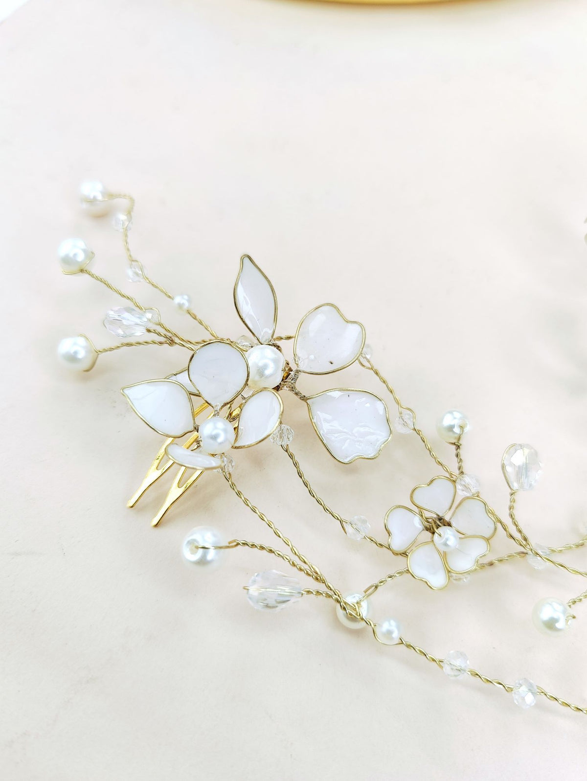 white resin floral hair vein jewellery for haldi mehndi looks
