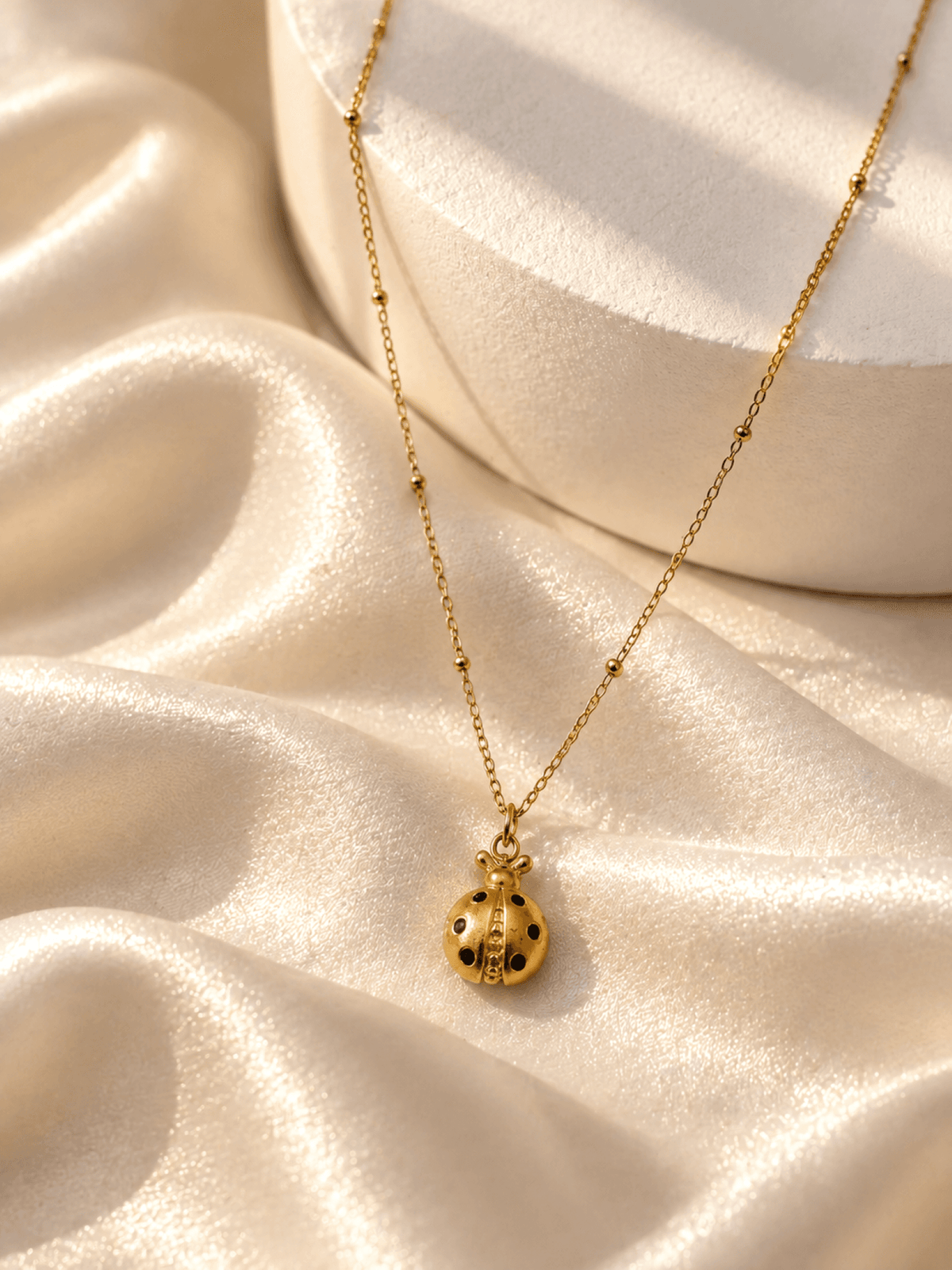 Gold-plated crystal girl pendant necklace for women, designer gift jewelry, cable chain, party accessory 2026