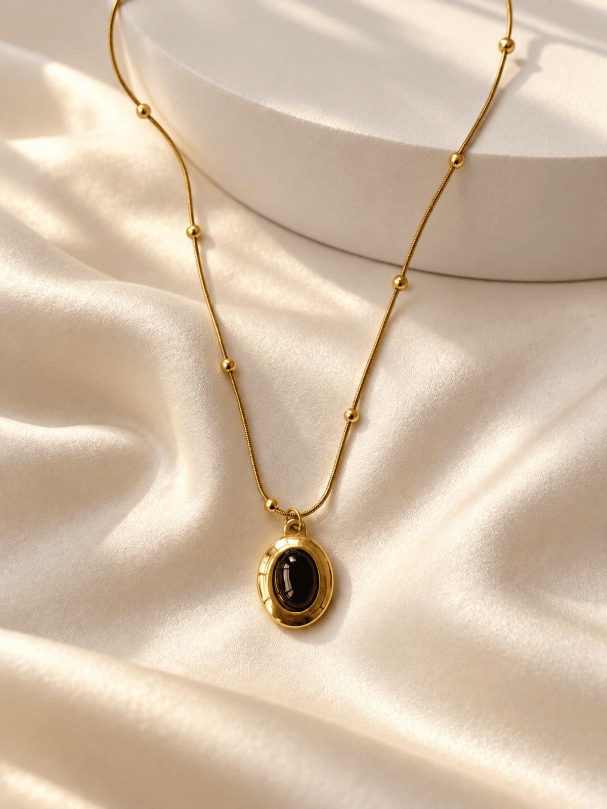 Gold plated black pendant necklace for women, party cable chain