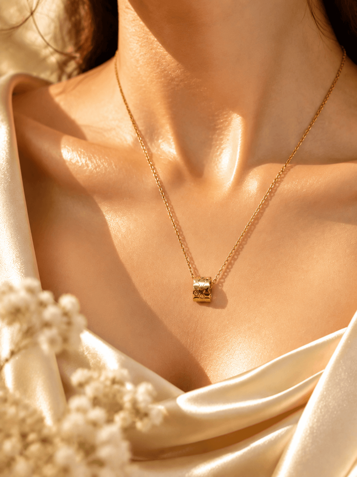 Gold-plated crystal pendant necklace for women, designer party jewelry