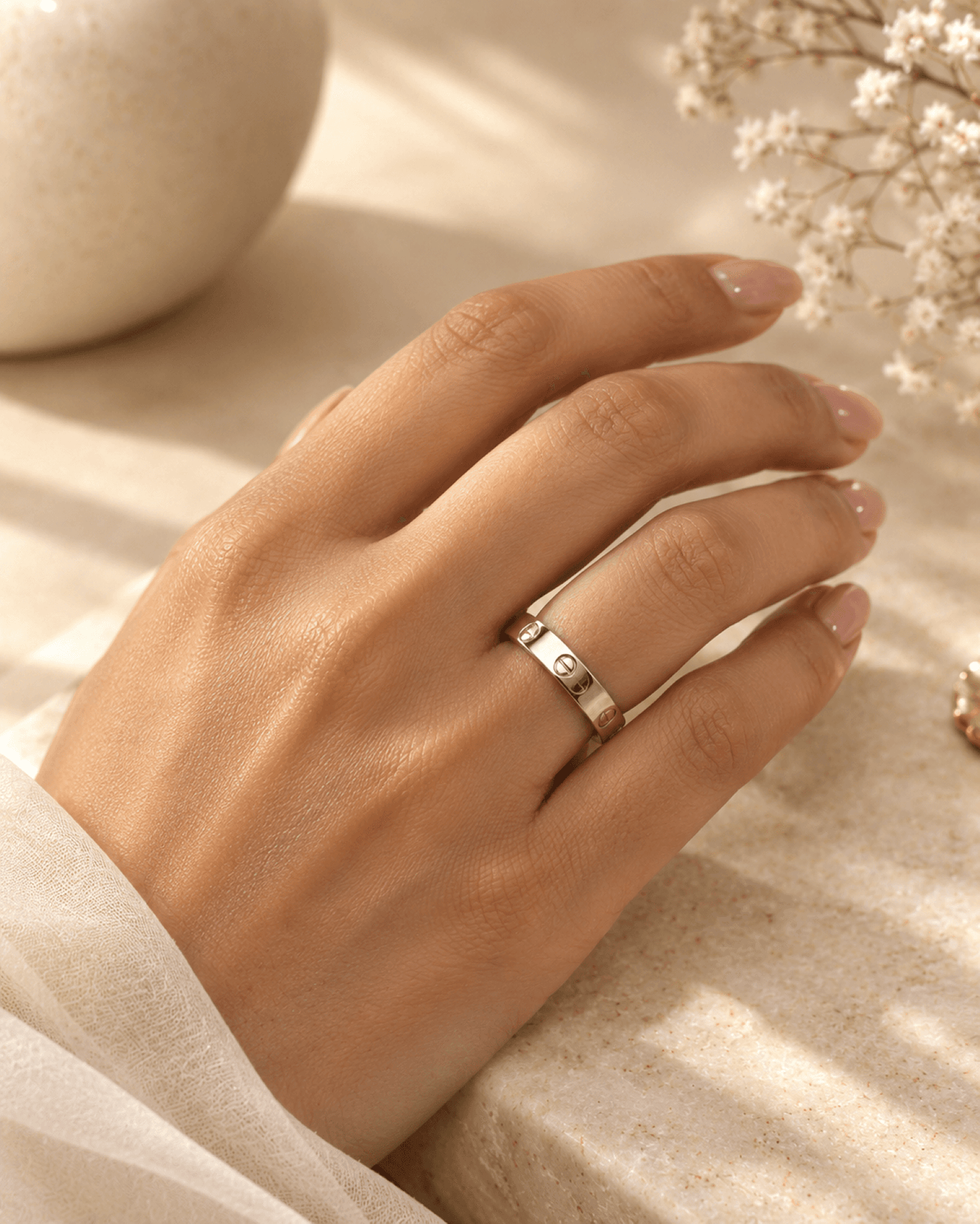 Stainless steel anti tarnish silver band ring with screw design