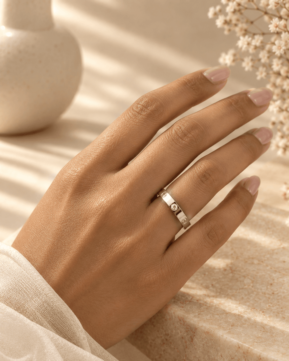 stainless steel anti tarnish silver band ring with screw design