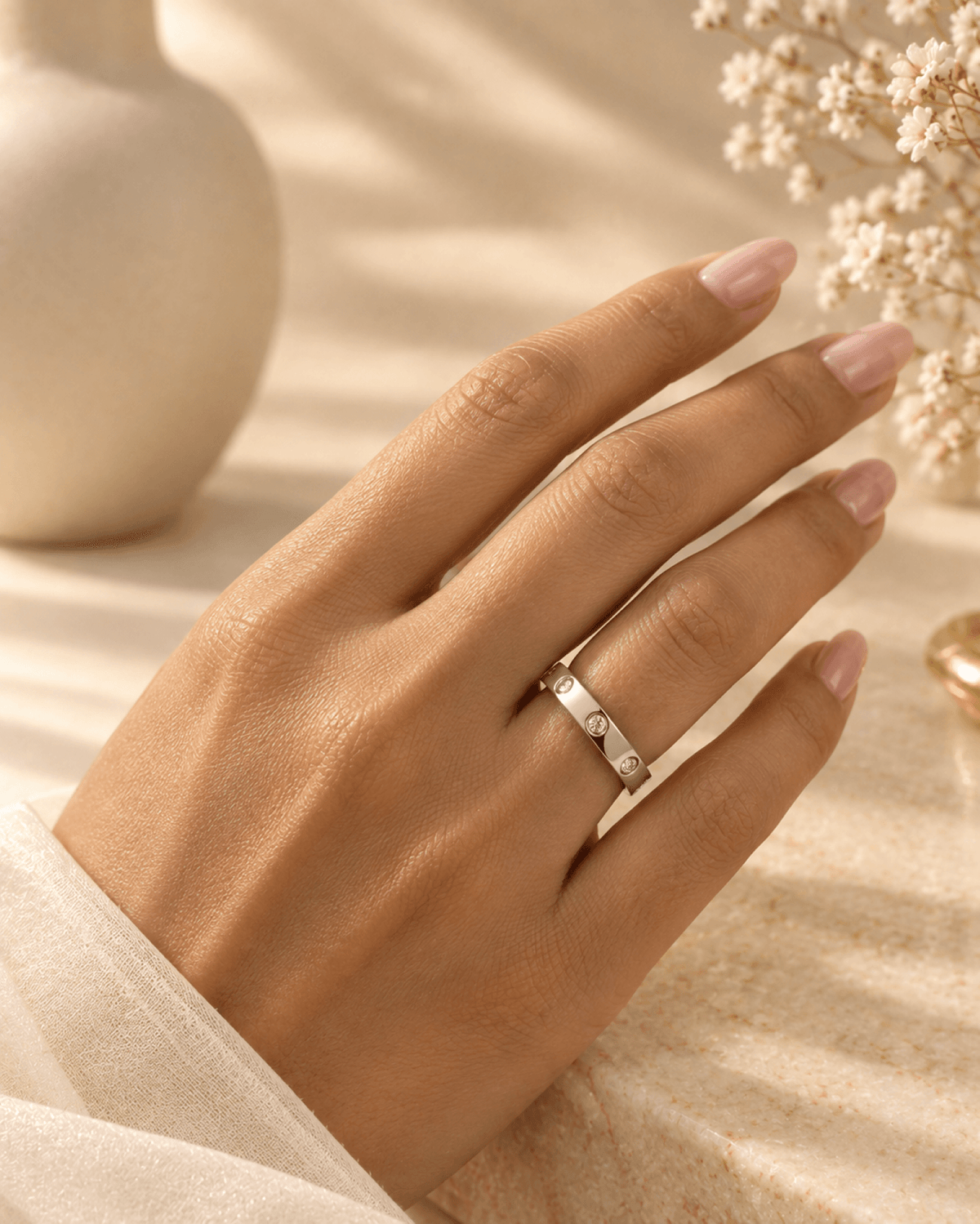 Stylish anti tarnish silver band ring for women with studded stone