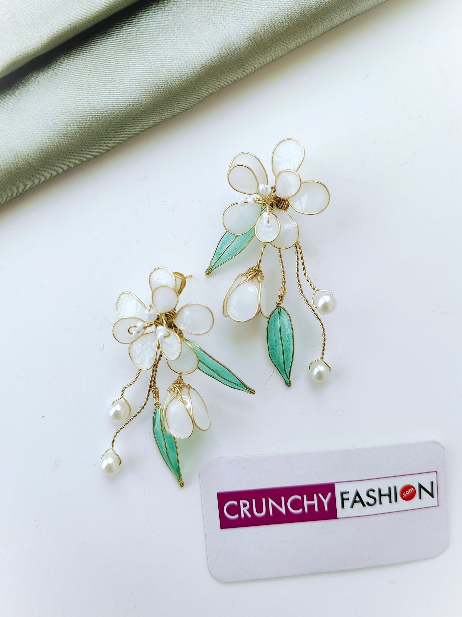 white flower RESIN EARRING, handmade floral pearl beaded earrings