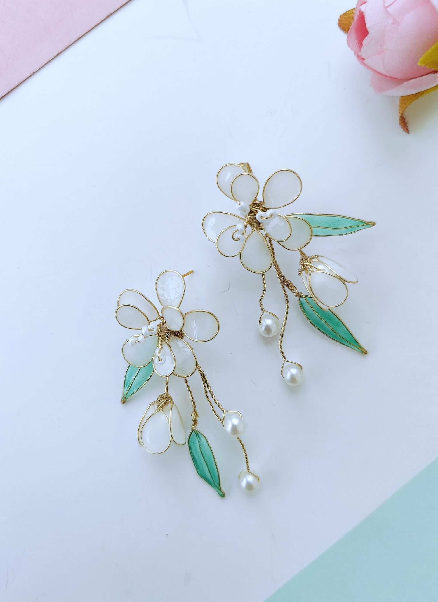 white flower RESIN EARRING, handmade floral pearl beaded earrings
