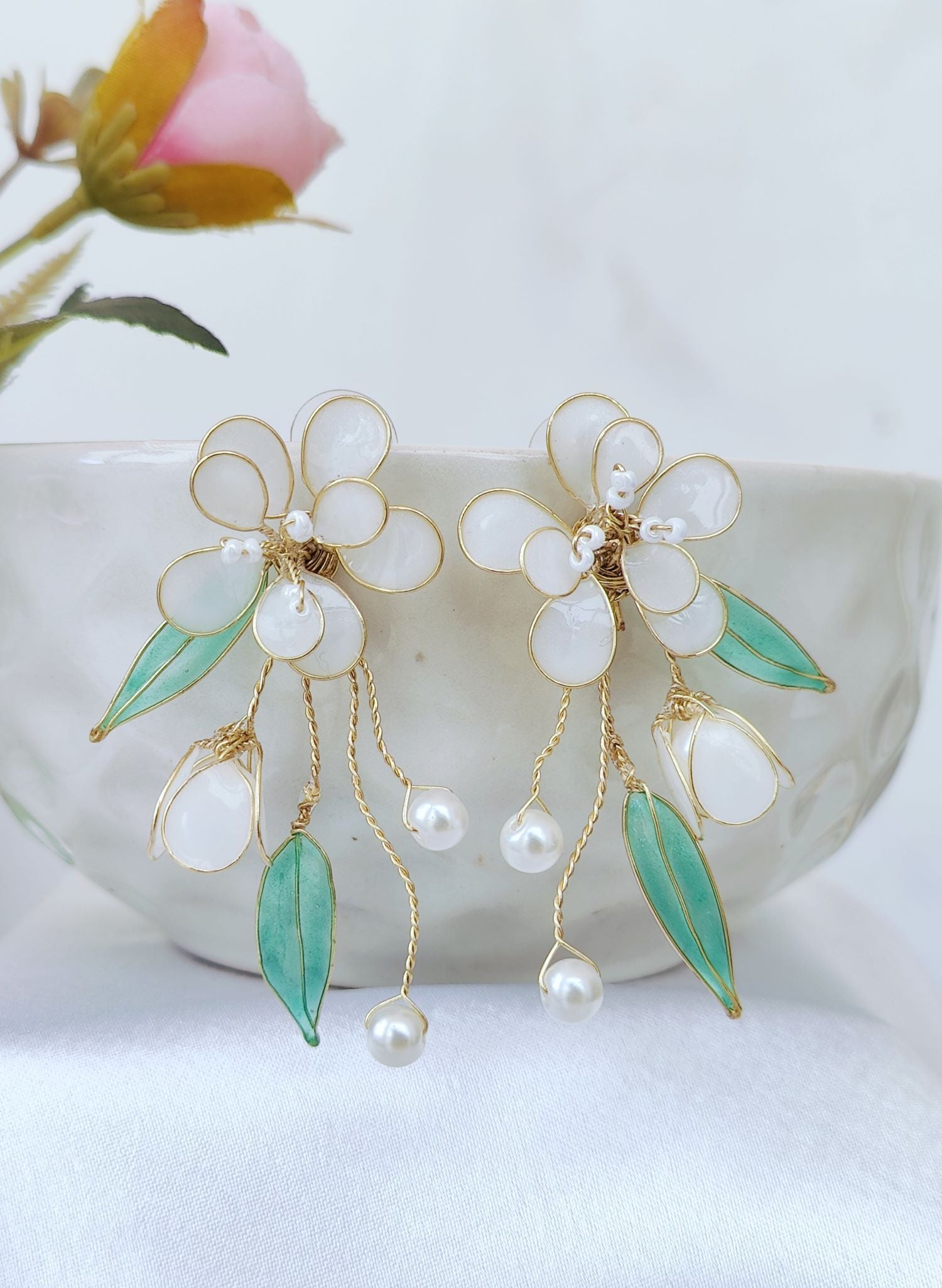 white flower RESIN EARRING, handmade floral pearl beaded earrings