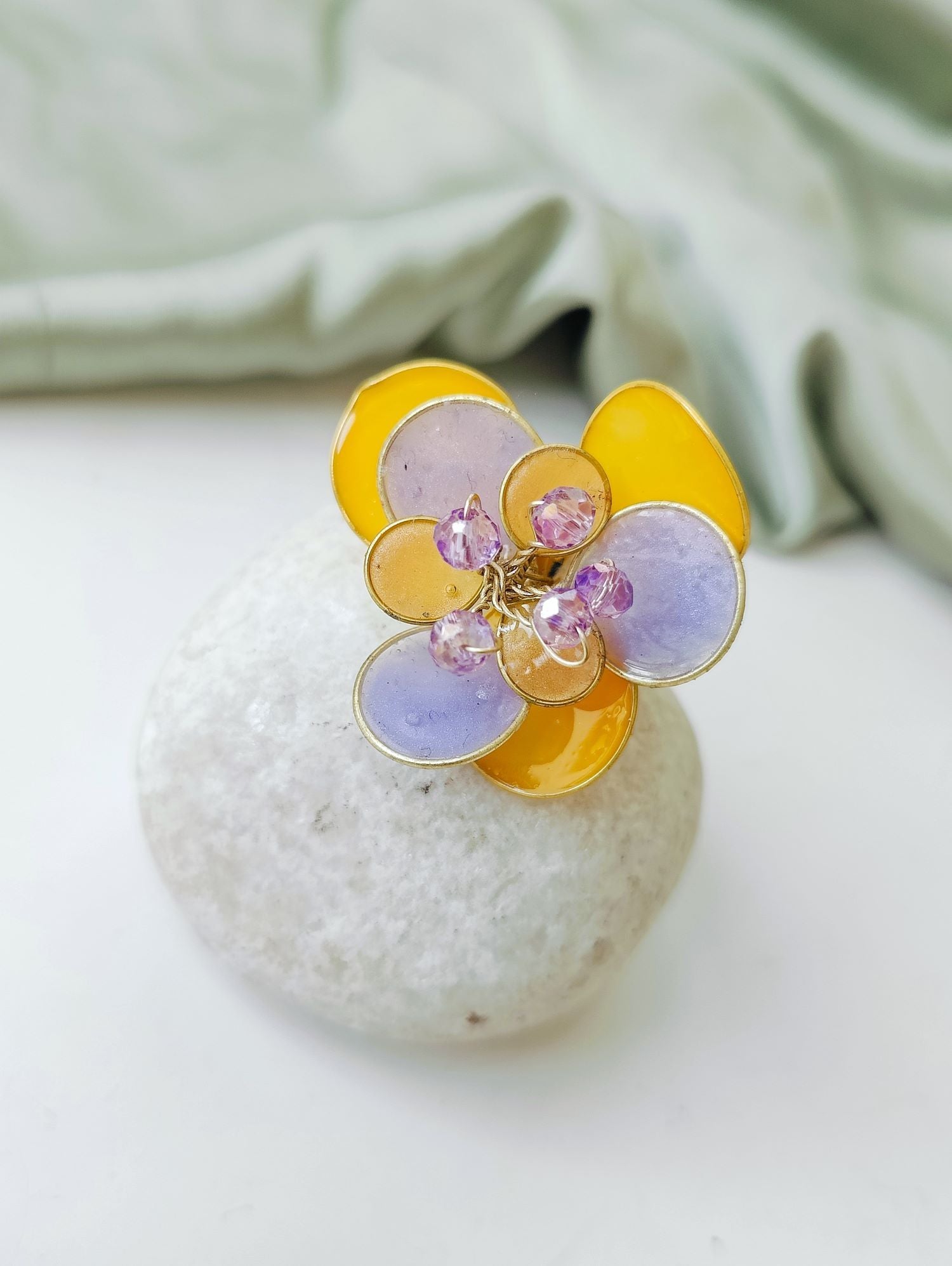 Handmade resin floral ring for brides and bridesmaids, delicate resin flower jewellery, perfect for 2026 weddings.
