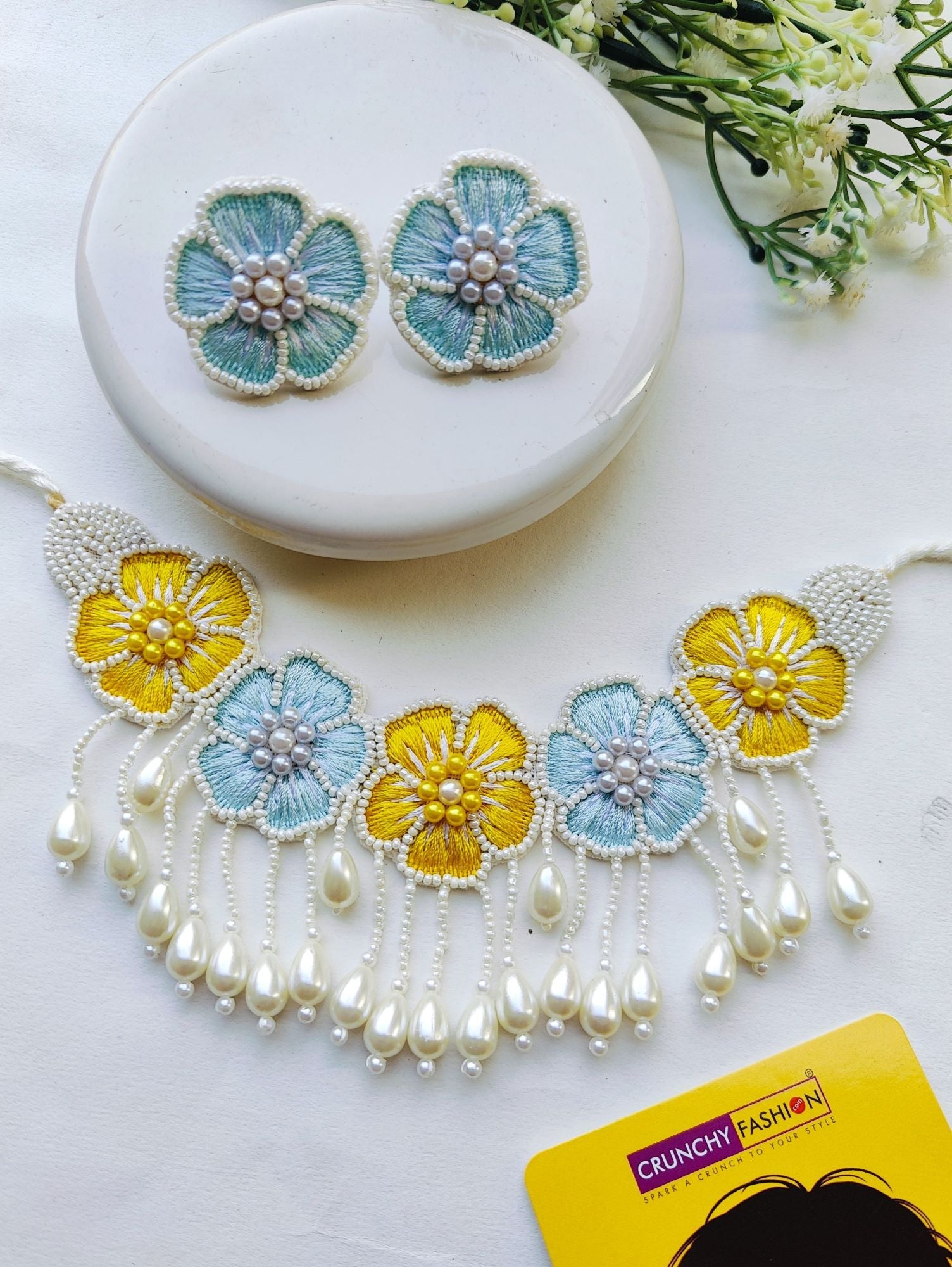 Women's multicolor flower-shaped necklace set in polished rhodium-plated alloy