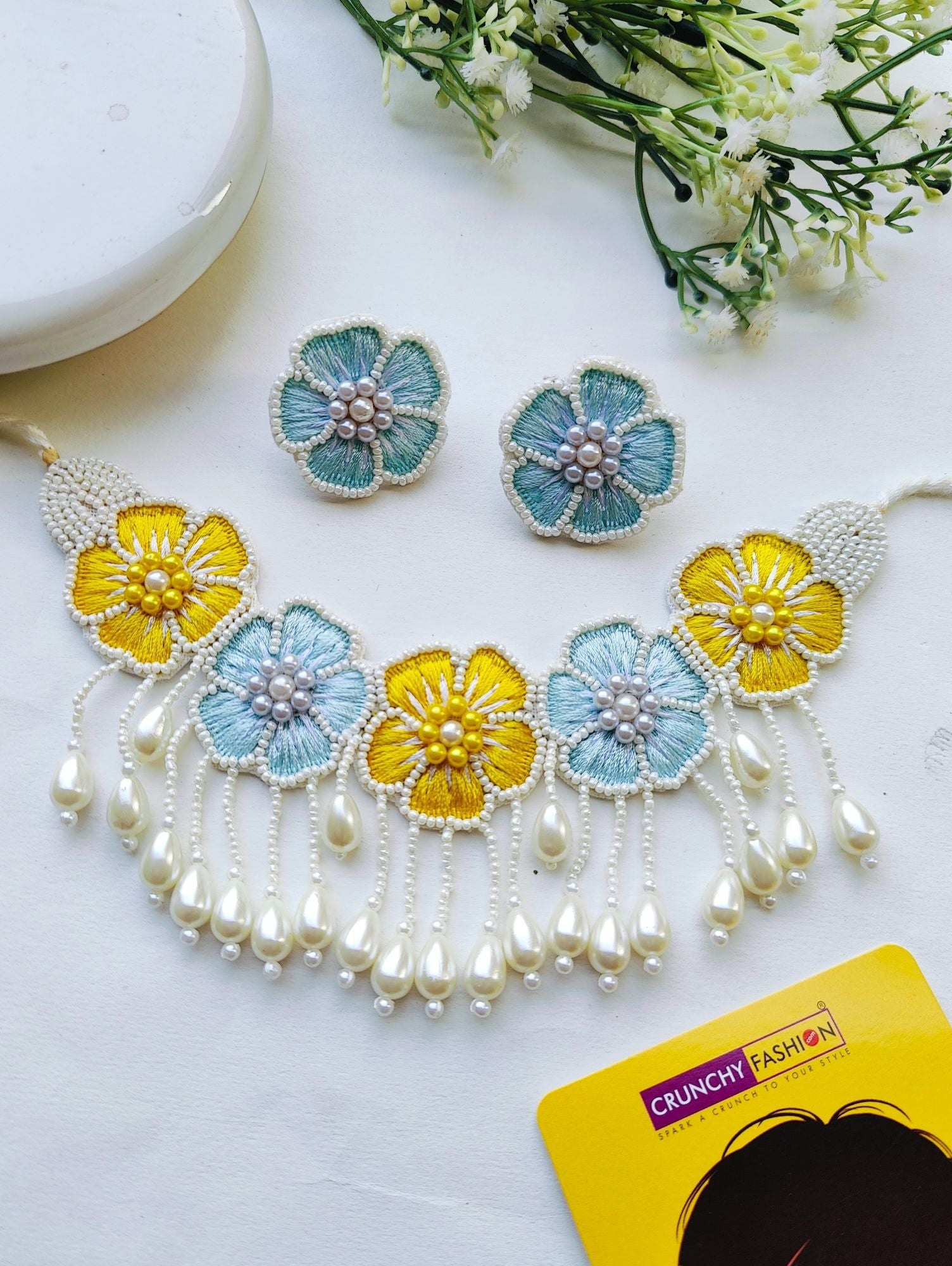 Women's multicolor flower-shaped necklace set in polished rhodium-plated alloy