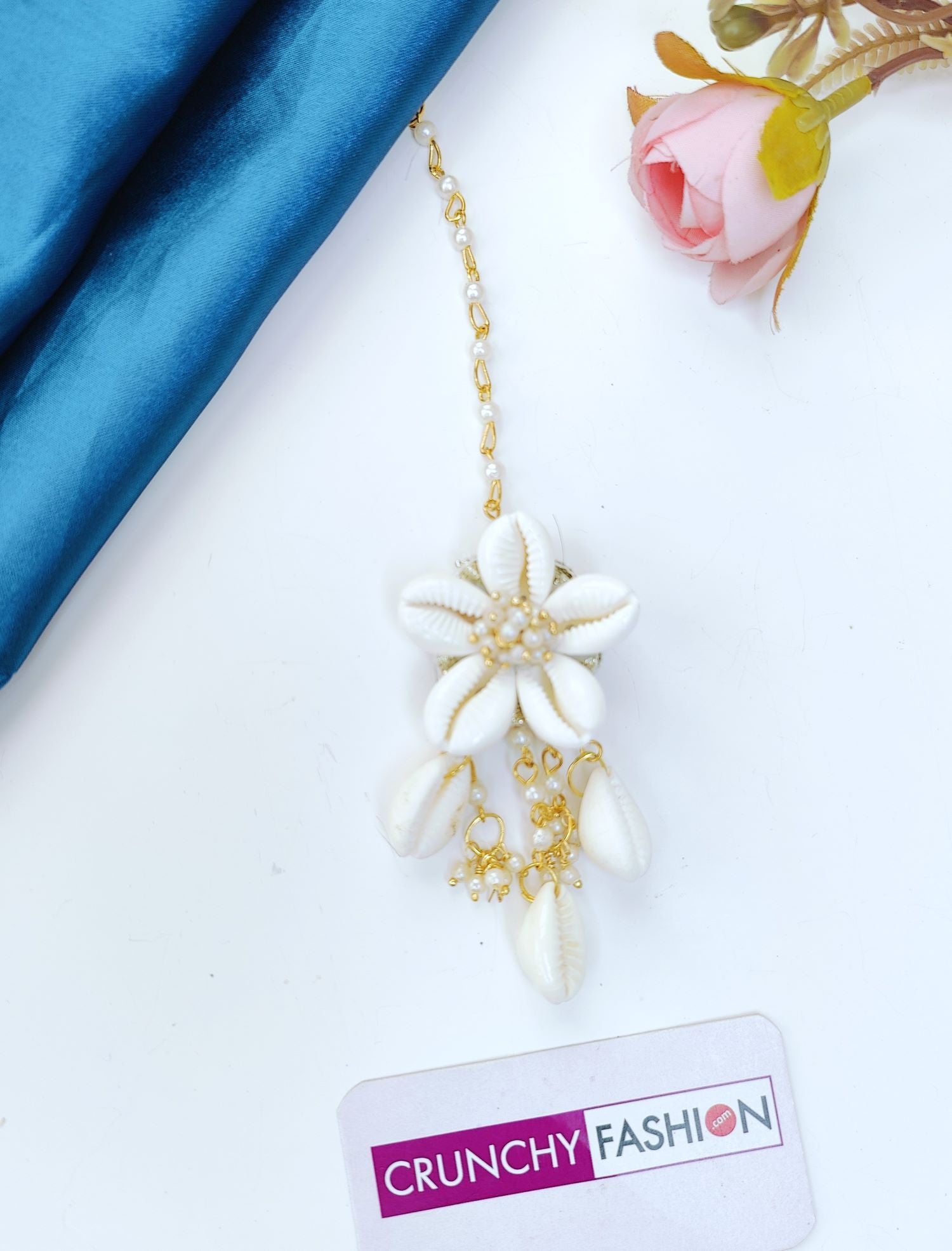 white seashell jewelry set with pink-white pearls for haldi mehndi