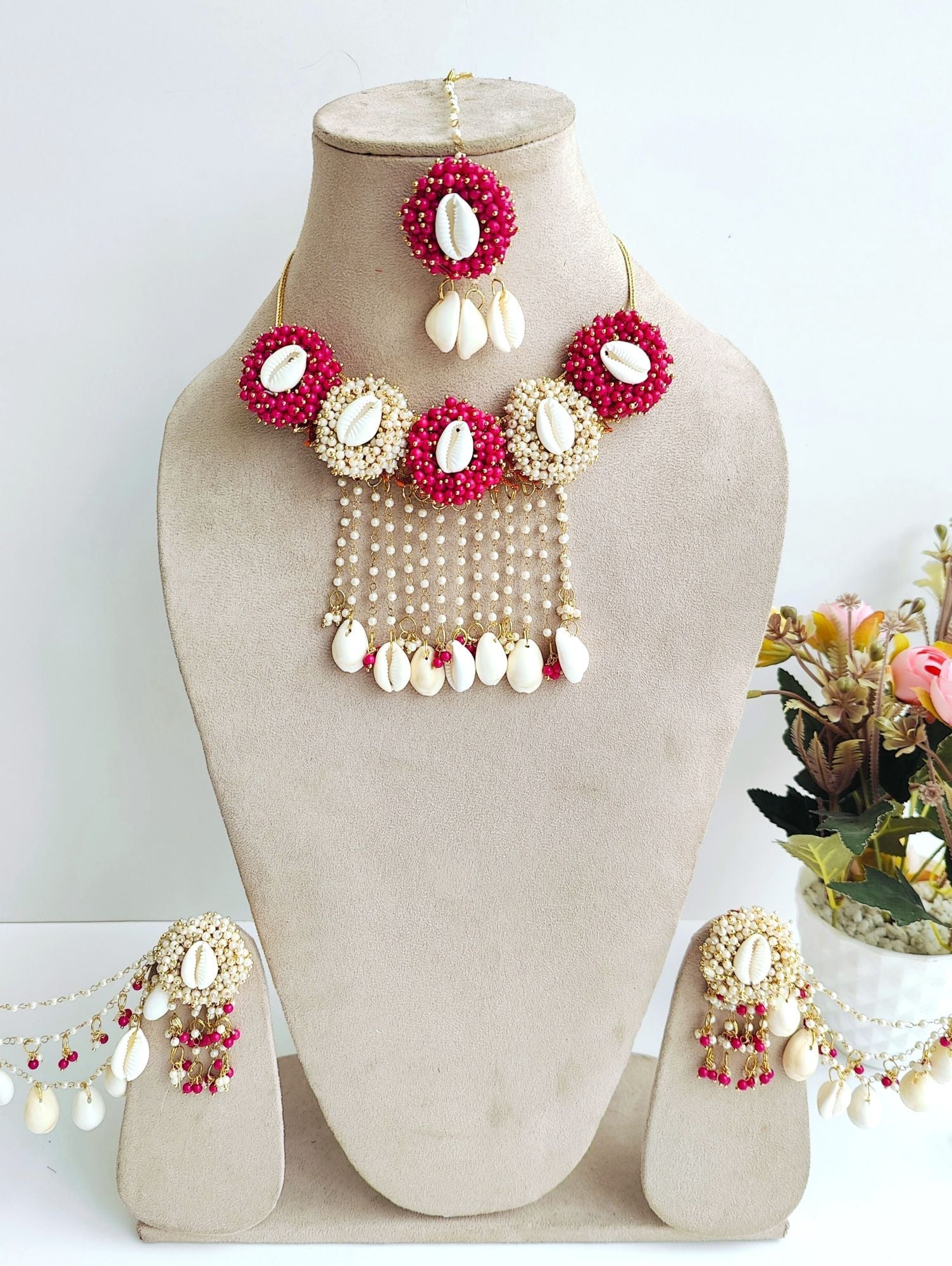 Exquisite pink & white Haldi Mehndi jewelry set with seashells & pearls, ideal for women & girls on festive occasions