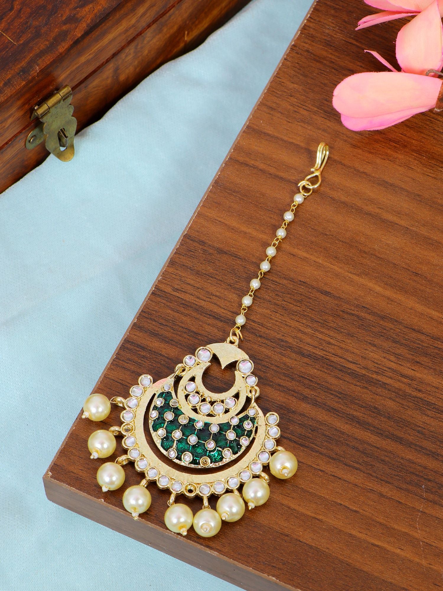 Ethnic and kundan designed green alloy maang tikka, ideal for women, suitable for festive occasions, weddings, parties, and all seasons.