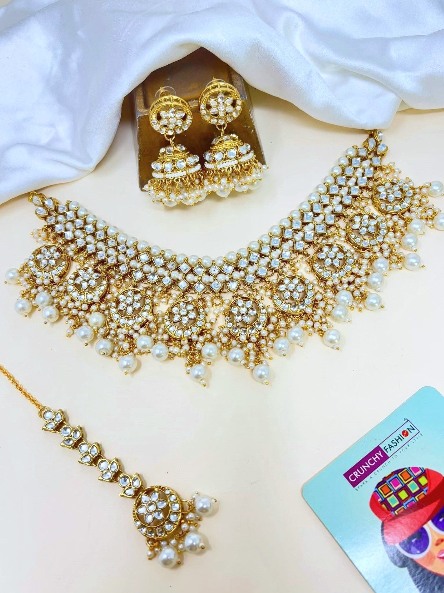 Elegant White Pearl Kundan Necklace Earrings Set for Saree Lehenga