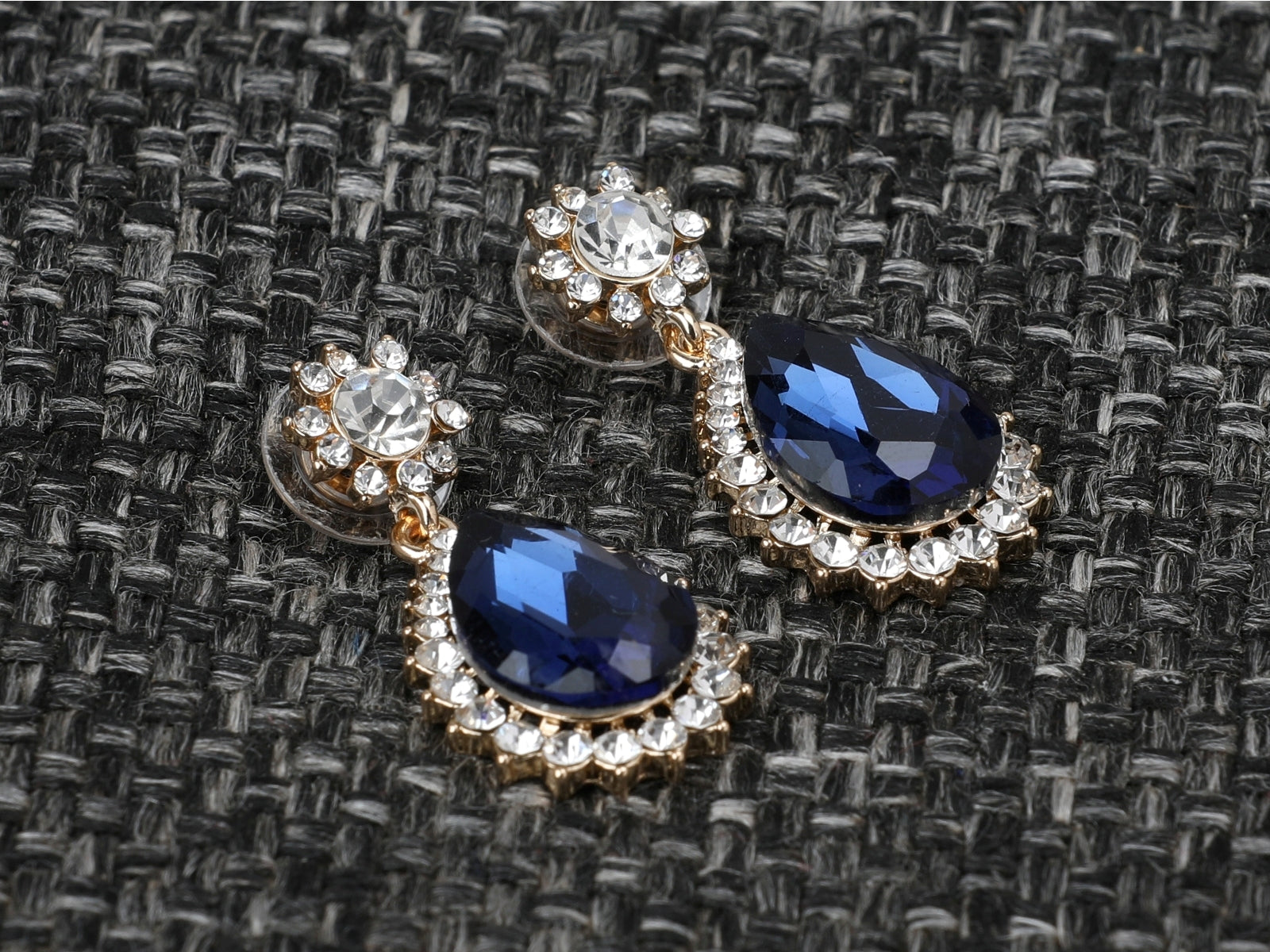 Black & Gold Teardrop Earrings: 2025 Must-Have Trend