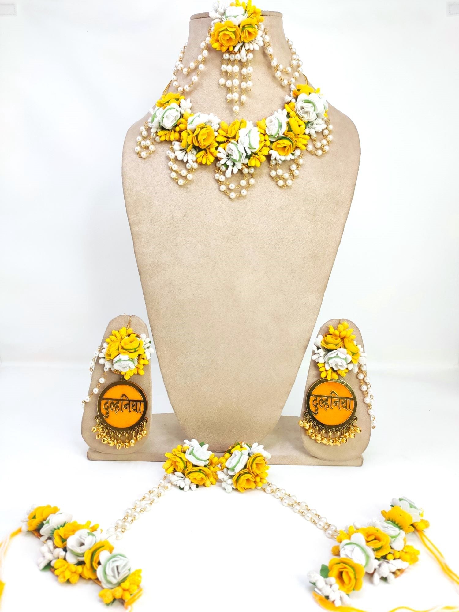 Yellow-White Dulhaniya Floral Haldi-Mehndi Jewellery Set for haldi-Mehndi