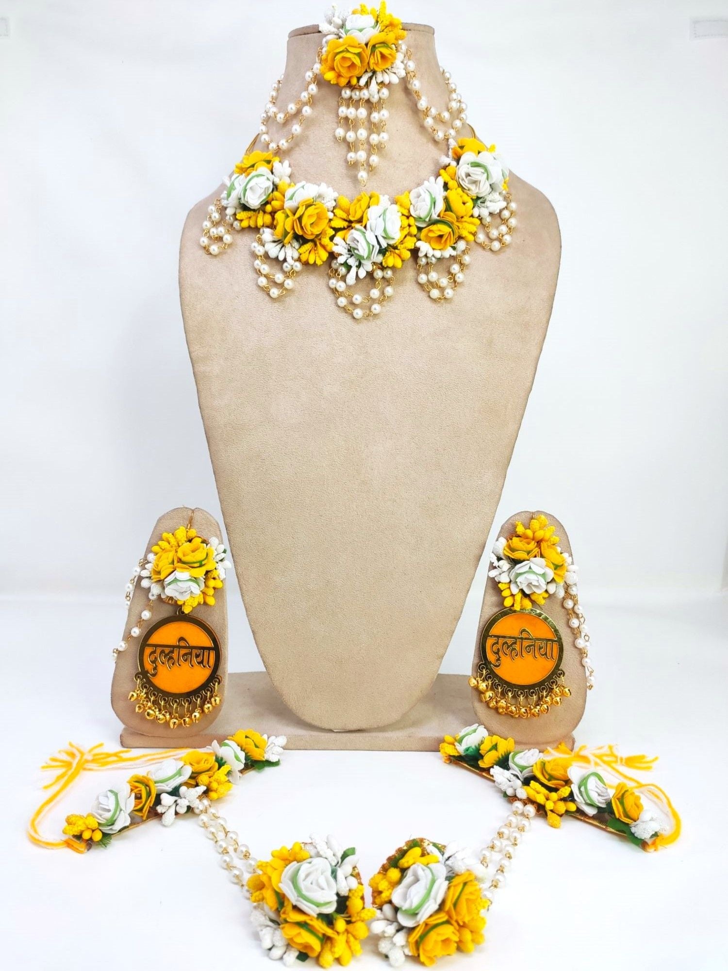 Yellow-White Dulhaniya Floral Haldi-Mehndi Jewellery Set for haldi-Mehndi