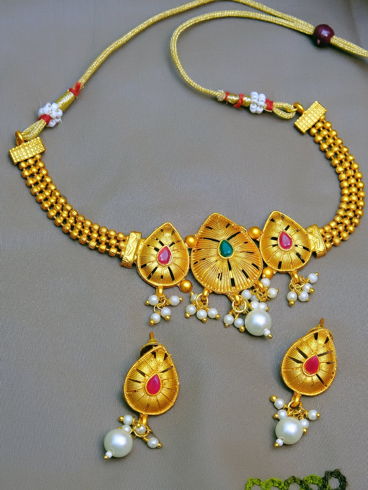 Fashionable Gold Ethnic Necklace & Earring Set for Women & Girls